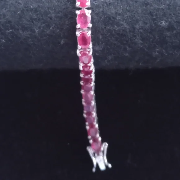 Genuine ruby tennis bracelet - Picture 14 of 15